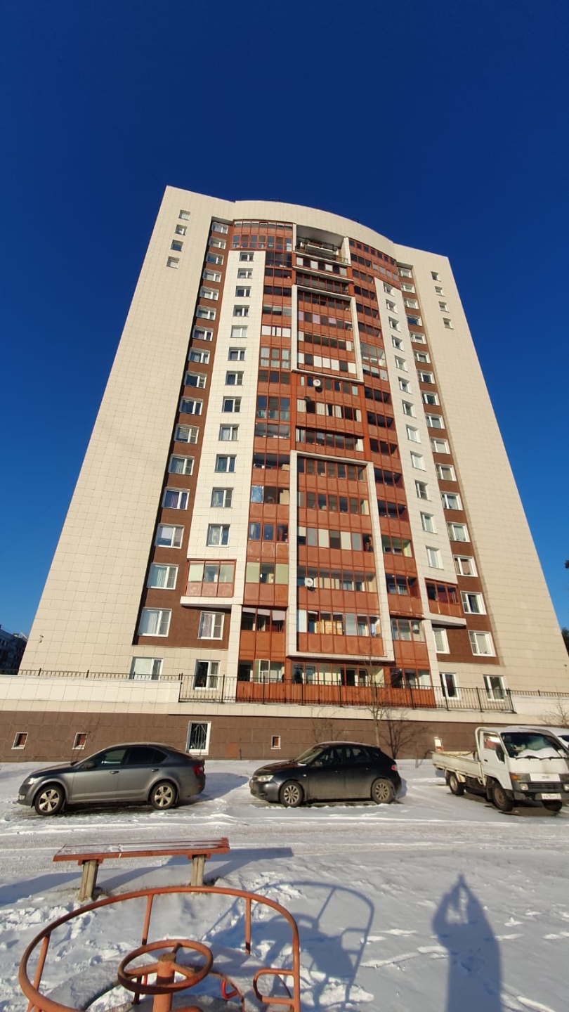 Продается просторная трехкомнатная квартира во Всеволожске на Колтушском шоссе, 96.

Общая площадь квартиры составляет 96 кв. м, из которых 42 кв. м отведены под жилую зону.

Квартира расположена на 16-м этаже 17-этажного монолитно-кирпичного дома. Удобная планировка включает в себя большую кухню и 